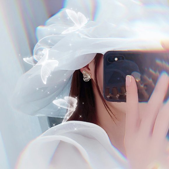 Butterfly Crystal Stud Earring - Picture 4 of 5